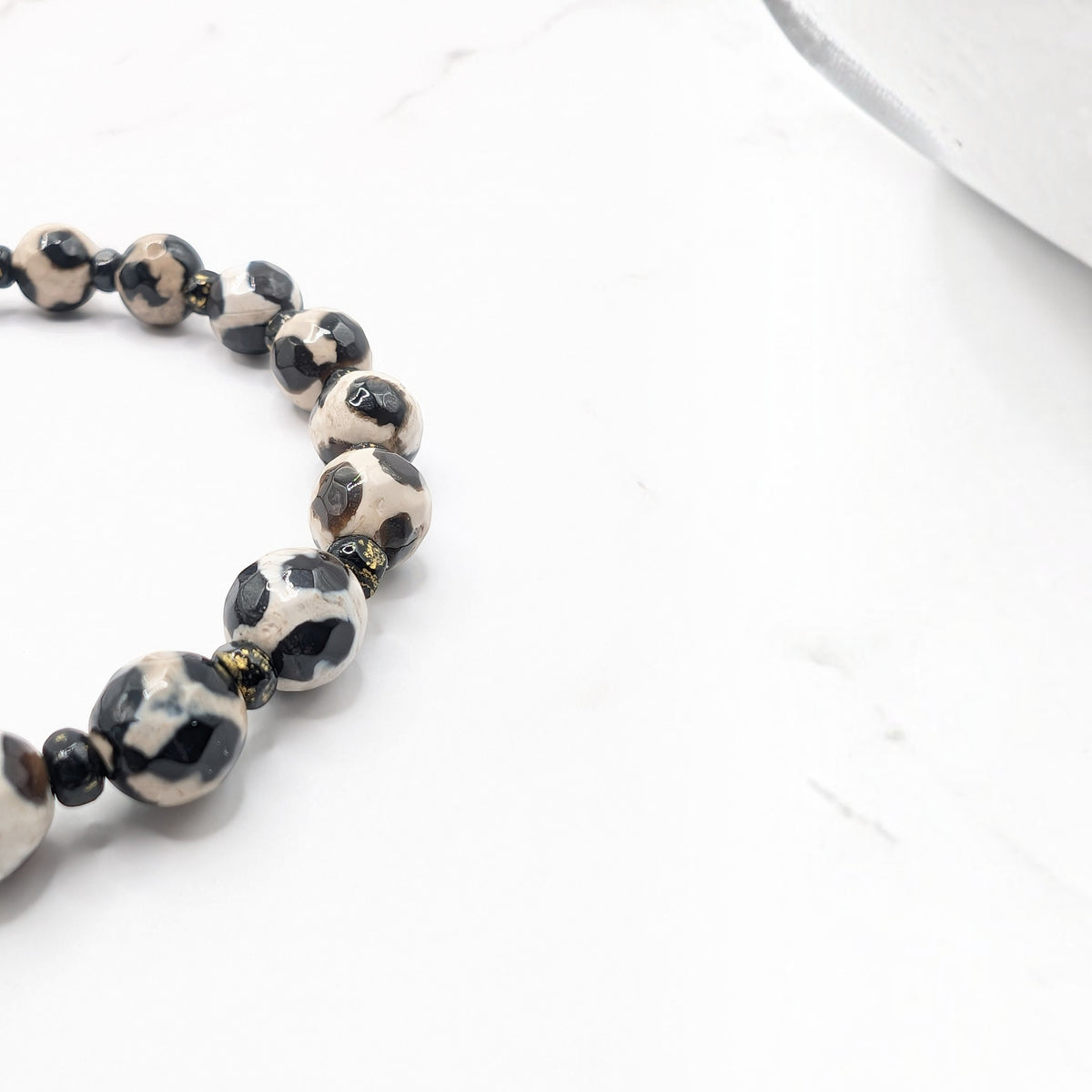 Tibetan Dzi-style Agate Bracelet — Black & White