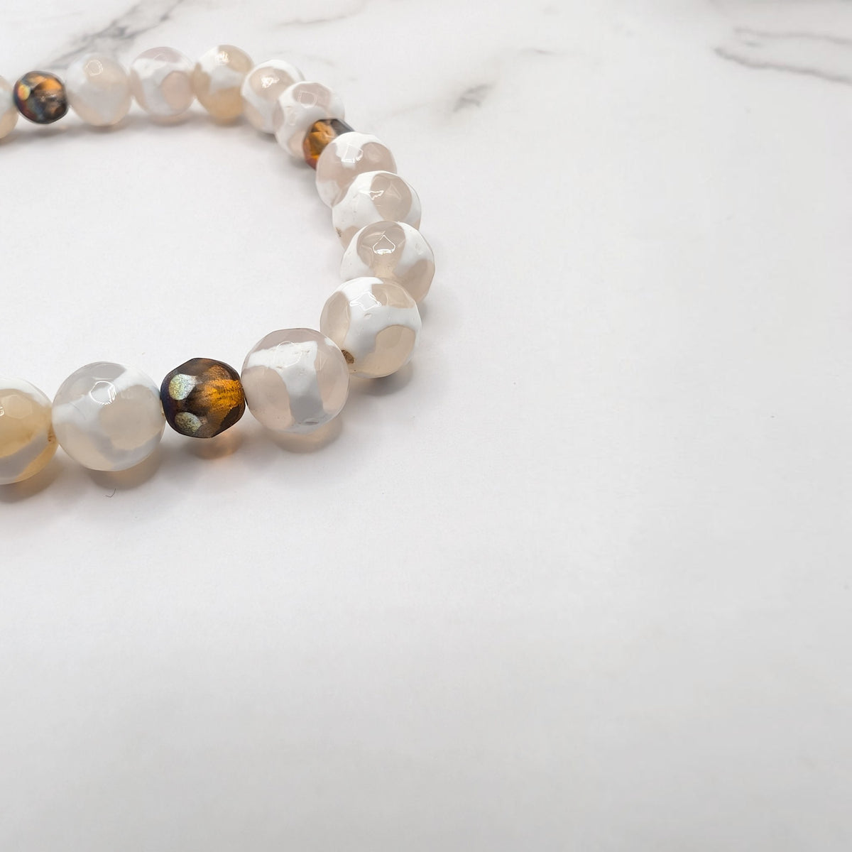 Tibetan Dzi-style Agate Bracelet — Golden Vitrail Accents