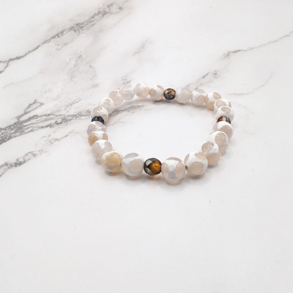 Tibetan Dzi-style Agate Bracelet — Golden Vitrail Accents